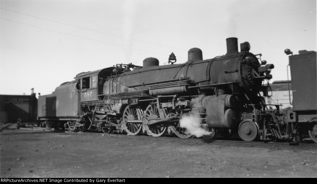 CNW 4-6-2 #587 - Chicago & North Western